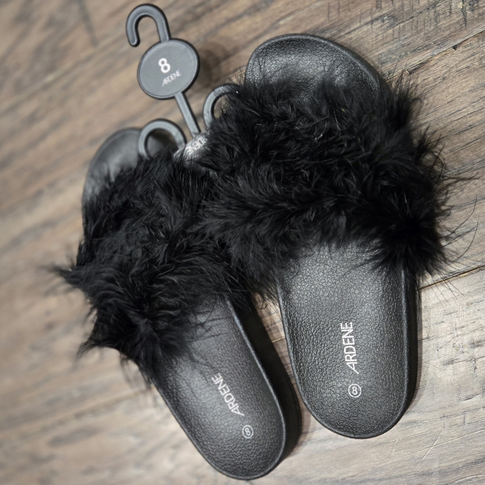 Ardene Black Feather Slides